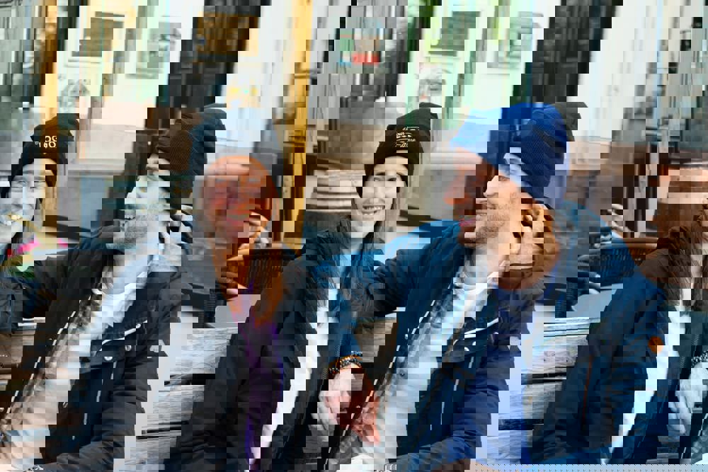 Gebreide muts met label