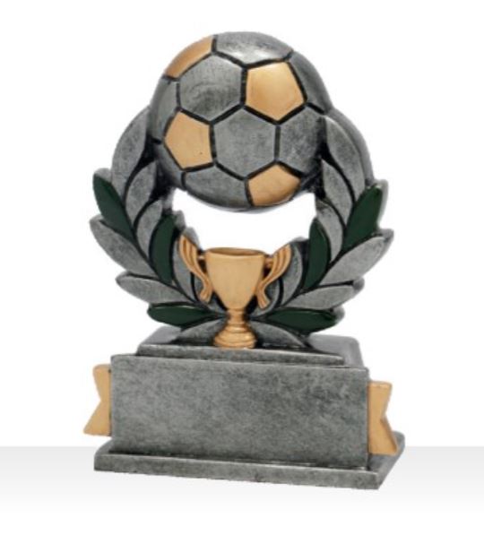 B-RE014 beeldje voetbal 9 cm hoog