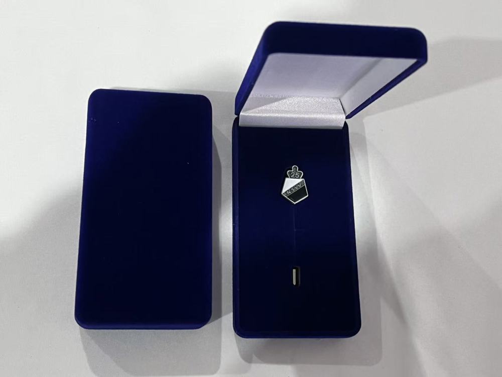 Custom made pins (insignes)